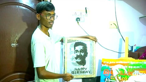 தீக்குச்சிகளால் மாற்றுத்திறனாளி மாணவர் உருவாக்கிய ஓவியம்