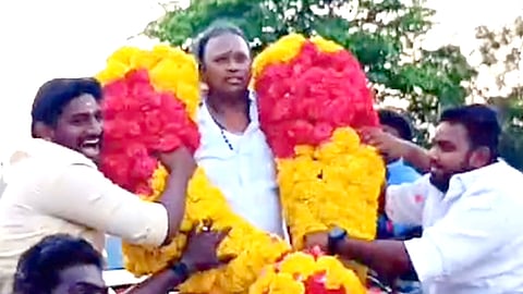 தவெக மாவட்ட தலைவர் மீது வழக்குப் பதிவு