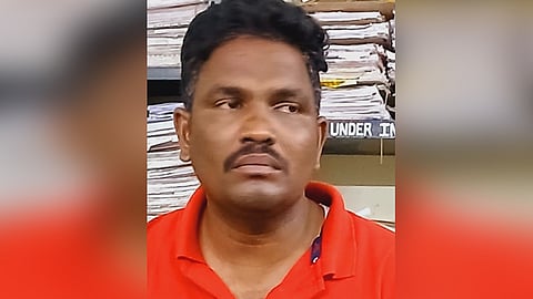 காவலர் கைது