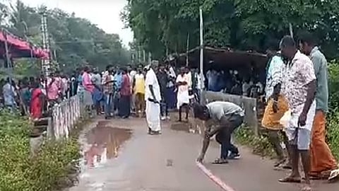 நீதிமன்றத்தின் தீர்ப்பை அடுத்து பட்டாசு வெடித்து கிராம மக்கள் கொண்டாட்டம்