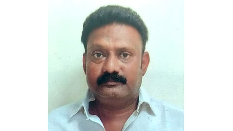 தமிழ்நாடு பாடநூல் கழக ஊழியர் கைது