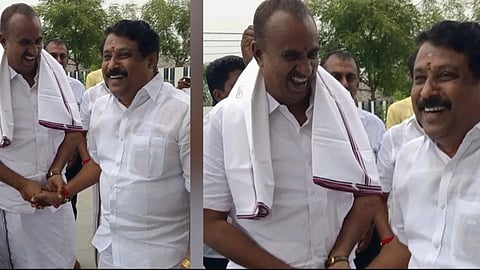 எஸ்.பி.வேலுமணியுடன் நயினர் நாகேந்திரன்