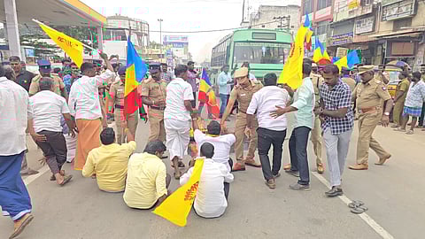 சாலைமறியல் போராட்டம்