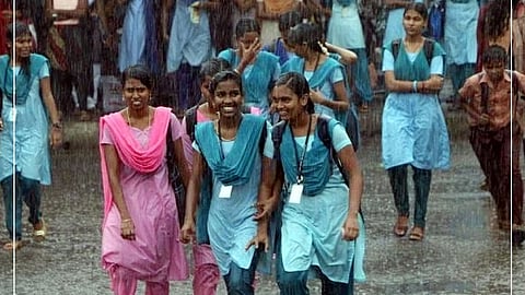 கனமழை காரணமாக பள்ளி கல்லூரிகளுக்கு விடுமுறை