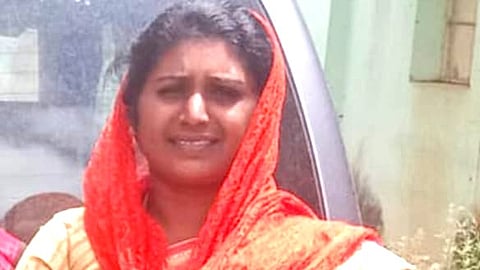 உடற்கல்வி ஆசிரியர் தற்காலிக பணியிடை நீக்கம்