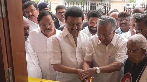 நினைவகம் மற்றும் நூலகத்தைத் திறந்துவைத்த முதலமைச்சர்கள்