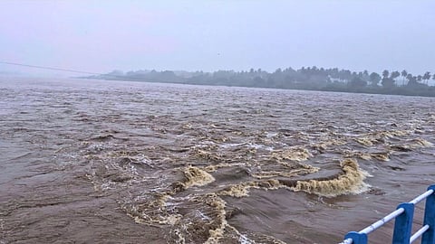 அமராவதி ஆற்றில் வெள்ளப் பெருக்கு