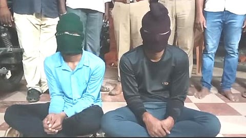 செயின் பறிப்பு - இரு இளைஞர்கள் கைது