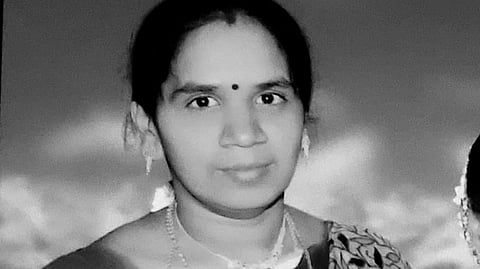 பெண் வெட்டிக் கெலை