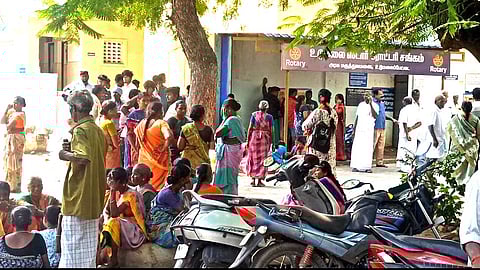 3 பேர் சடலமாக மீட்பு