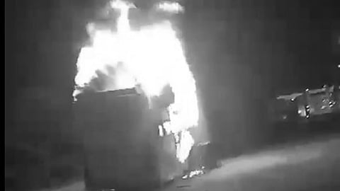 தீப்பிடித்து எரிந்த பேருந்து