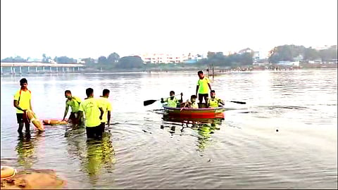 தீயணைப்புத் துறை வீரர்கள்