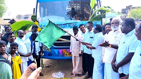 முதன் முதலாக ஊருக்குள் வந்த அரசு பேருந்து