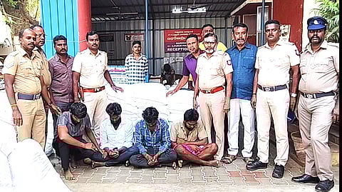 4 பேரை போலீசார் கைது செய்துள்ளனர்