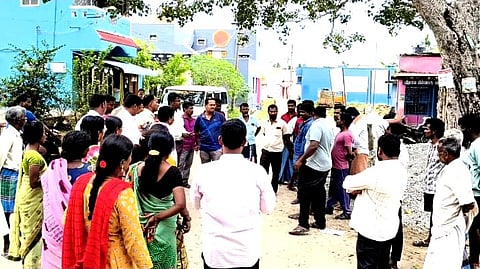 தவெக கொடிக் கம்பம் - அகற்ற வந்த அதிகாரிகளுடன் வாக்குவாதம்