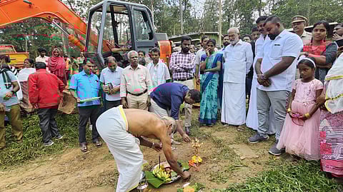 சாலை அமைப்பதற்கான பூமி பூஜை
