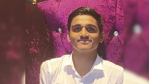 maharashtra man with rs 13000 salary swindles rs 21 crore gifts to girlfriend