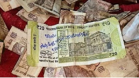 கர்நாடகா: “என் மாமியார் சீக்கிரம் இறக்க வேண்டும்” - பணத்தில் எழுதி கோயில் உண்டியலில் போட்ட பக்தர்!