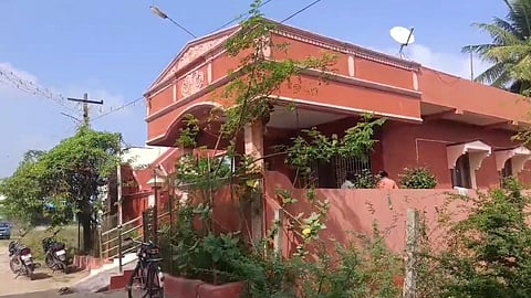 கொள்ளை நடந்த வீடு