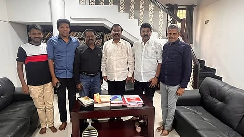 தமிழக வாழ்வுரிமைக் கட்சித் தலைவர் வேல்முருகனைச் சந்தித்த முன்னாள் நாதக நிர்வாகிகள்