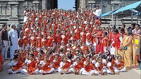 பரதநாட்டியம் ஆடி சாதனை புத்தகத்தில் இடம்பிடித்த 250 மாணவிகள்