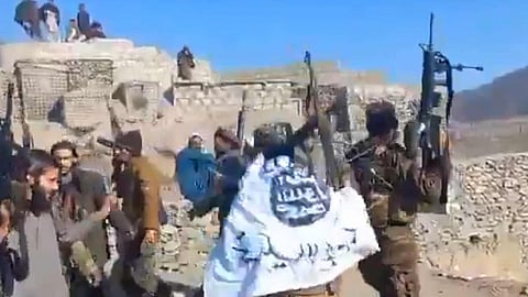 Tehreek e Taliban Pakistan claiming to capture pakistani checkpost near afghanistan border