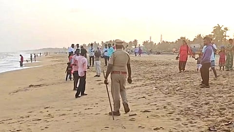 கடலில் குளித்த இரண்டு சிறுவர்கள் உயிரிழந்தனர்