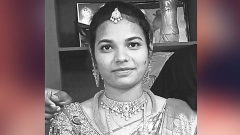 இளம் பெண் மர்ம மரணம்