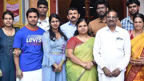 வி.நாராயணன்