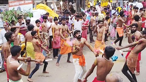 கத்தி போடும் திருவிழா