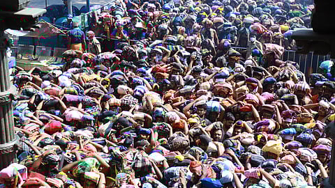 சபரிமலையில் குவியும் பக்தர்கள்