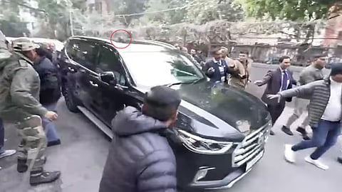 aap claims arvind kejriwals car attacked by bjp workers party hits back