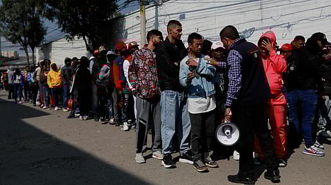 mexico refuses usa military flight deporting migrants