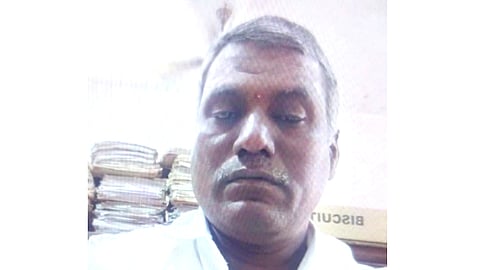 மேற்பார்வையாளர் சஸ்பெண்ட்