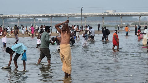 தை அமாவாசை - காவிரி கரையில் குவிந்த மக்கள்