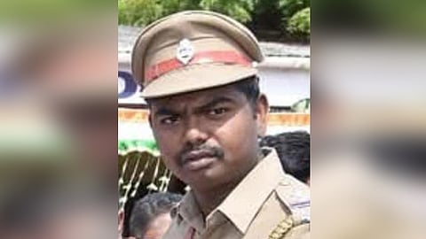 ரூ.1 லட்சம் லஞ்சம் - கையும் களவுமாக சிக்கிய போலீஸ் எஸ்ஐ