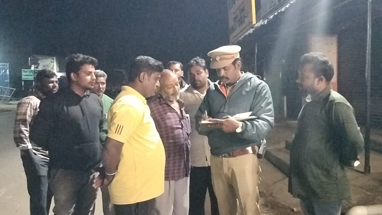 ரூ.3.50 லட்சம் வழிப்பறி செய்த முகமூடி கும்பல்