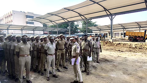 போலீசார் அதிரடி சோதனை