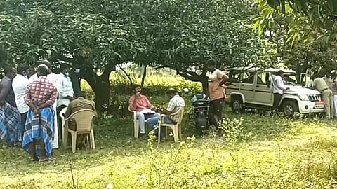 பிரேத பரிசோதனைக்காக தோண்டி எடுக்கப்பட்ட உடல்