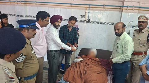 கர்ப்பிணுக்கு நிதியுதவி வழங்கிய ரயில்வே அதிகாரிகள்