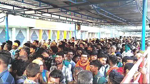 பழனி முருகன் கோயிலில் குவியும் பக்தர்கள்