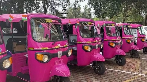 பிங்க் ஆட்டோ