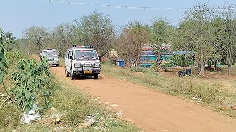 விவசாயிகள் சடலமாக மீட்பு