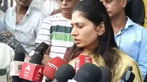 மத்திய இணையமைச்சரின் மகள்