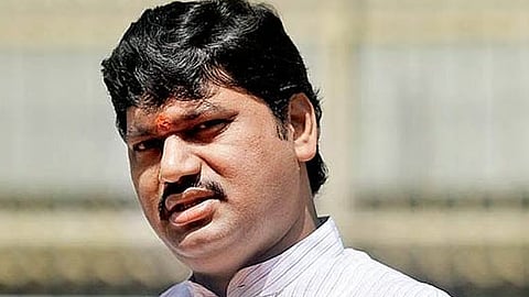 what reason of maharashtra minister resigns