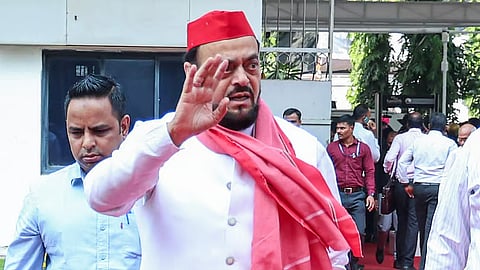 maharashtra samajwadi party mla suspended for praising Aurangzeb