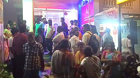 பொதுமக்கள் தர்ணா