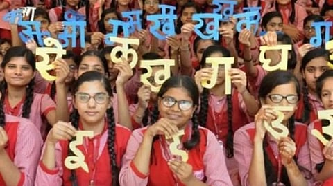 hindi speak peoples increased in india