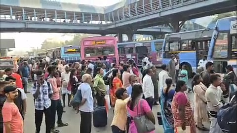 பேருந்து நிலையத்தில் கூட்ட நெரிசல்