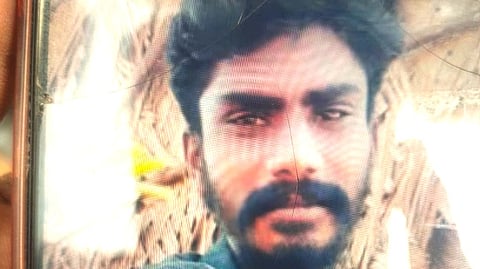 மாணவியை கடத்திச் சென்ற இளைஞர்